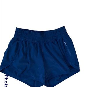 Lululemon black tracker 4” running shorts size 4